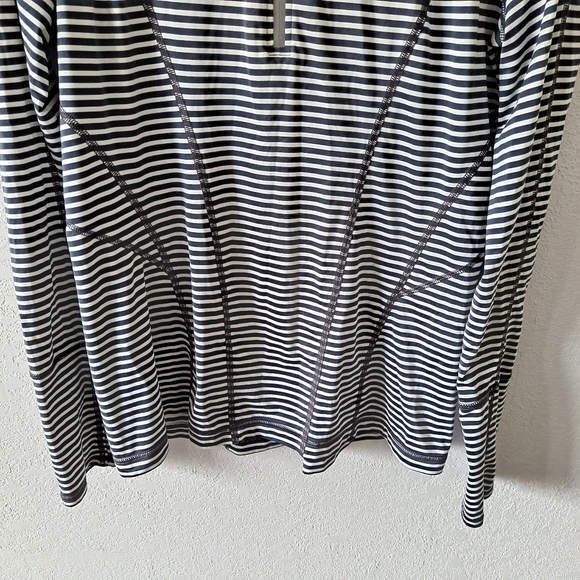 Zella Blue and White Sweatshirt - Picture 3 of 8